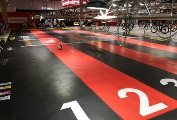 podłoga w obiektach sportowych